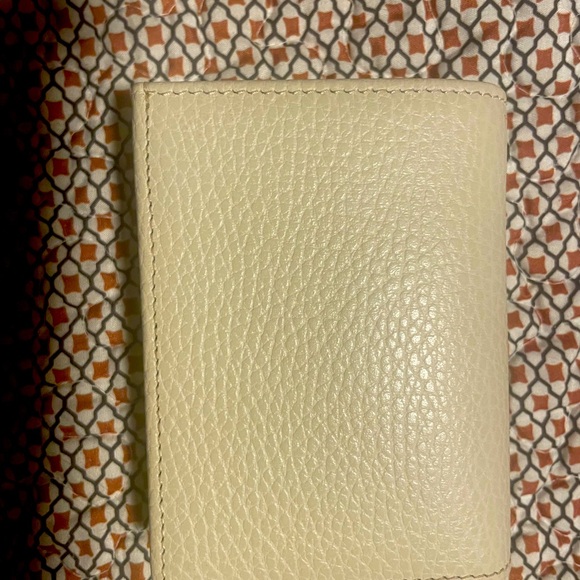 Gucci white Embossed Leather Collection - Picture 3 of 6